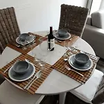 Studio Center Of W/parking & South Terrace Appartement *