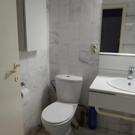 Studio Center Of W/parking & South Terrace Lägenhet