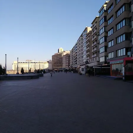 Lägenhet Studio Center Of W/parking & South Terrace