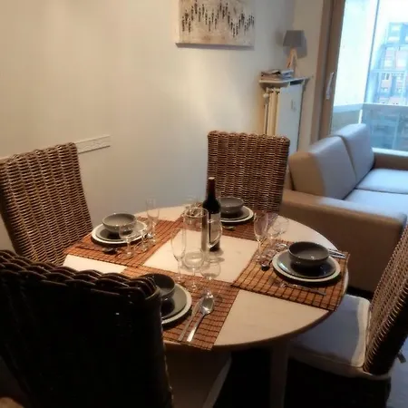 Lägenhet Studio Center Of W/parking & South Terrace *