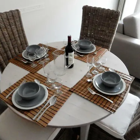 Studio Center Of W/parking & South Terrace Apartment *