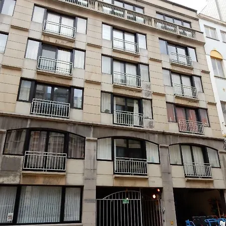 Studio Center Of W/parking & South Terrace Apartment
