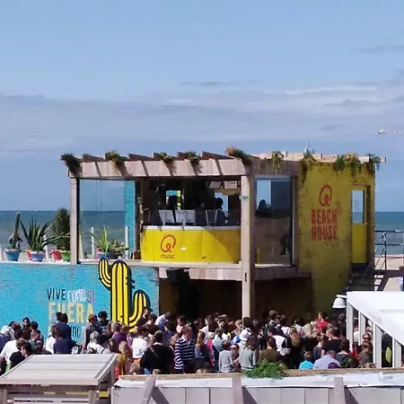 Studio Center Of W/parking & South Terrace Lägenhet *