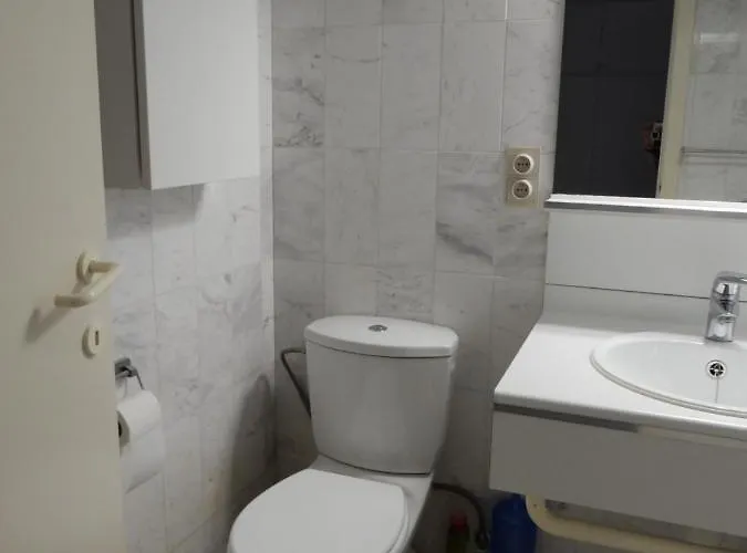 Studio Center Of W/parking & South Terrace Appartement